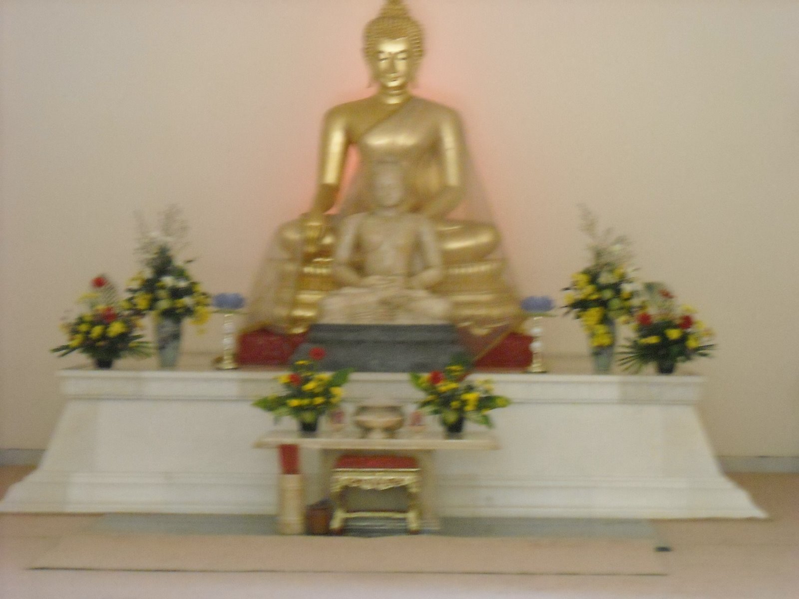 [Buddhist+temple+near+Borobudur+005.jpg]