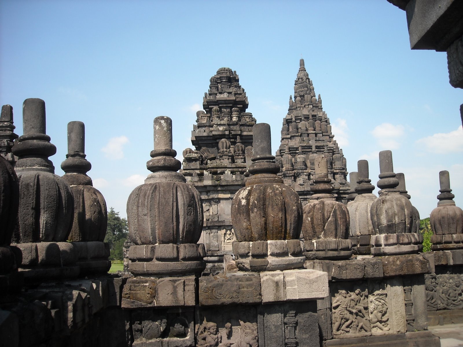 [Prambanan+Hindu+temple+near+Yogya+016.jpg]