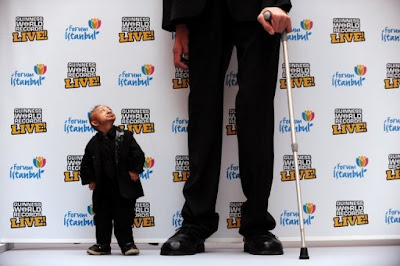 He Pingping - the world's shortest man until his death in 2010 dwarfed by the world's tallest man