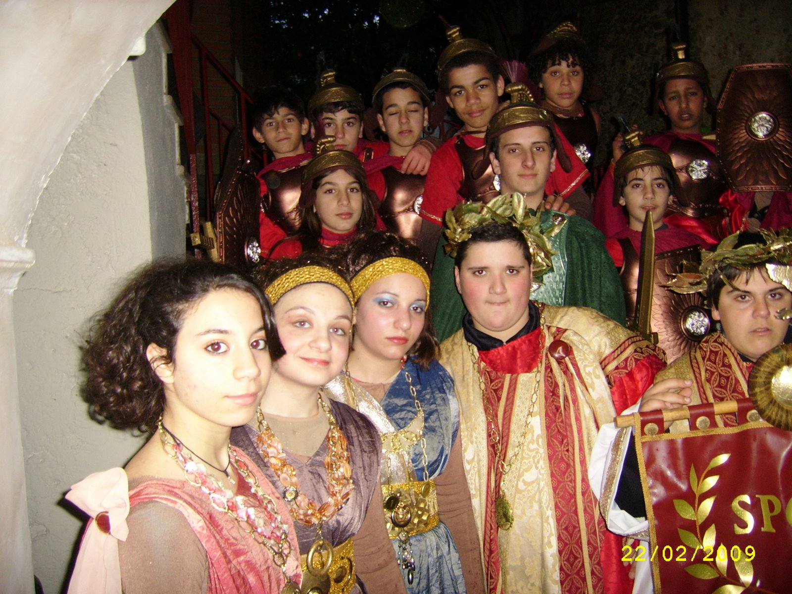[4-+gruppo+romano+al+riparo+dalla+pioggia.JPG]