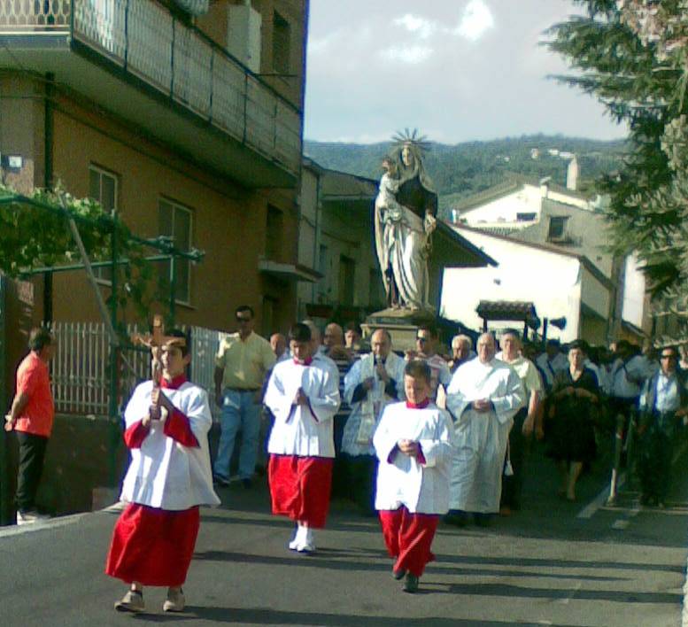 [Madonna+del+Carmelo+in+processione+2009.jpg]