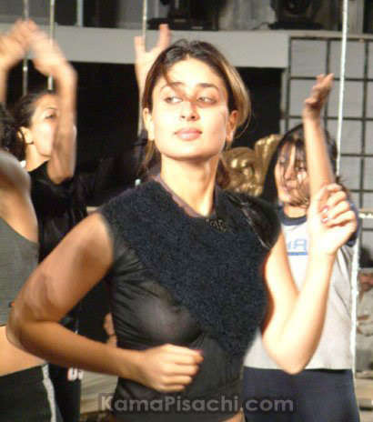 Kareena Kapoor nipples slip photo