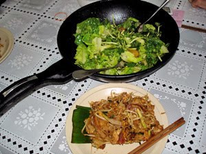 [60-quai-teow-+-salad.jpg]