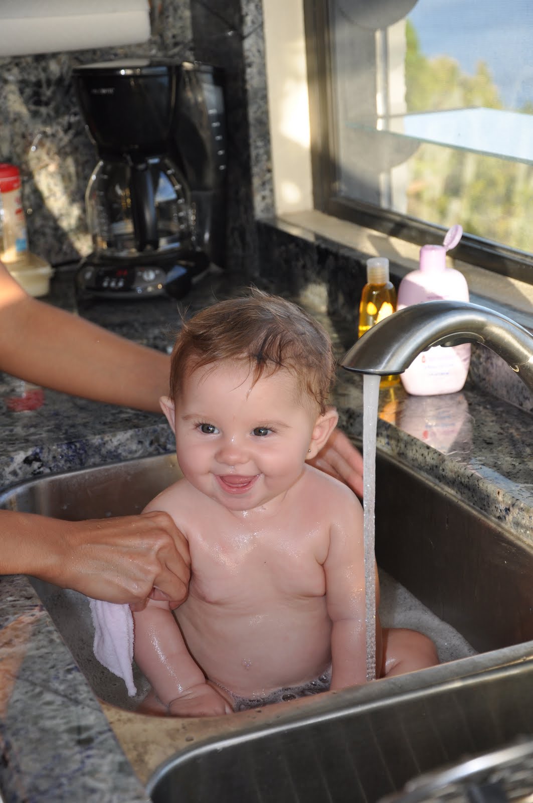 [kayden+in+sink.jpg]