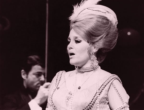 Madeline Kahn singing