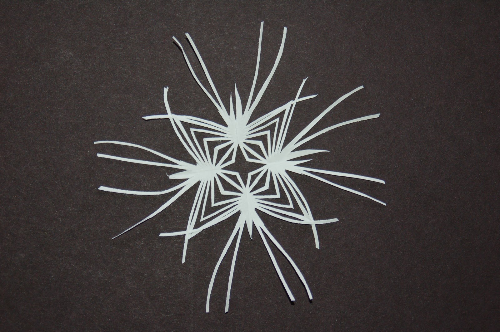 Cre8tive Daze: Paper Snowflakes