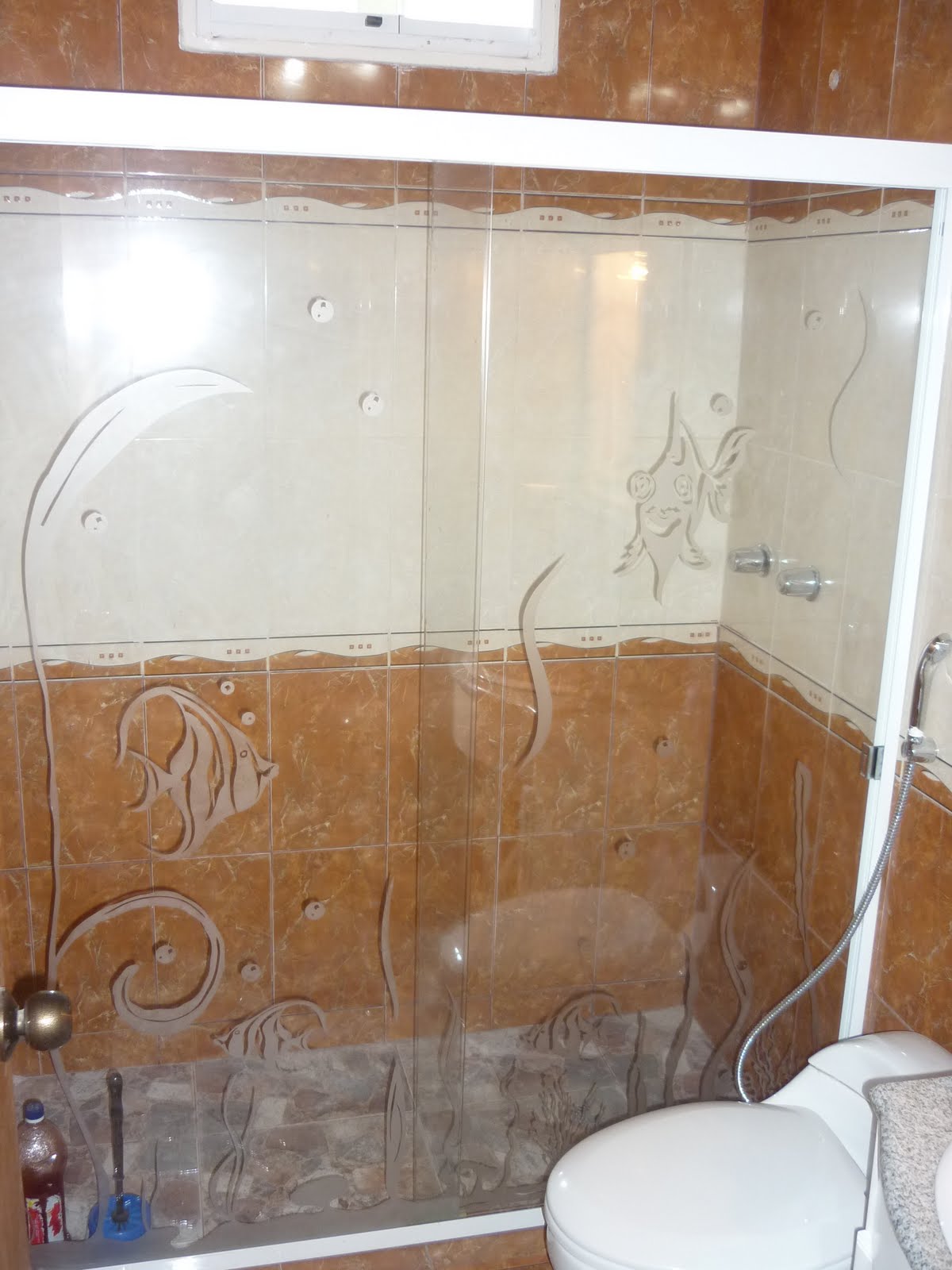 DECORACIONES R.R. ALUMINIOS, c.a: PUERTAS DE BAÑO