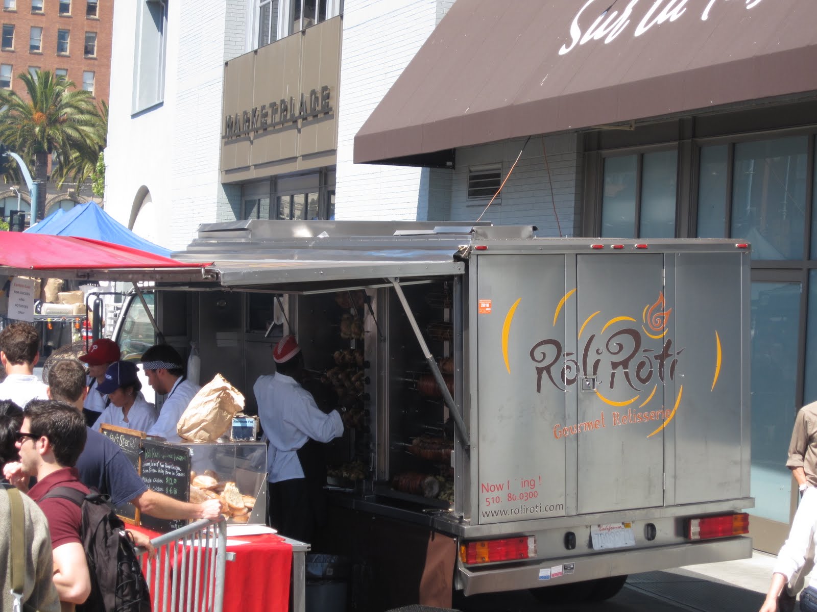 Travel Smart: [San Francisco] [Food Stands] Roli Roti - 香味四溢卻不油膩的烤乳豬三明治