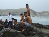 Alumnos disfrutando de un día de playa en La Isla
