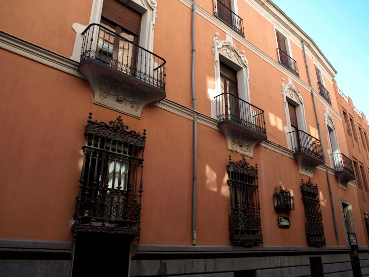 Balcones siglo XIX. Este palacio construido en el siglo XVIII tiene rejas del siglo XVIII y XIX.