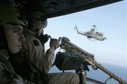 [Somali+pirates+fire+at+US+helicopter.jpg]