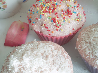 Cupcakes aux perles multicolores et à la noix de coco