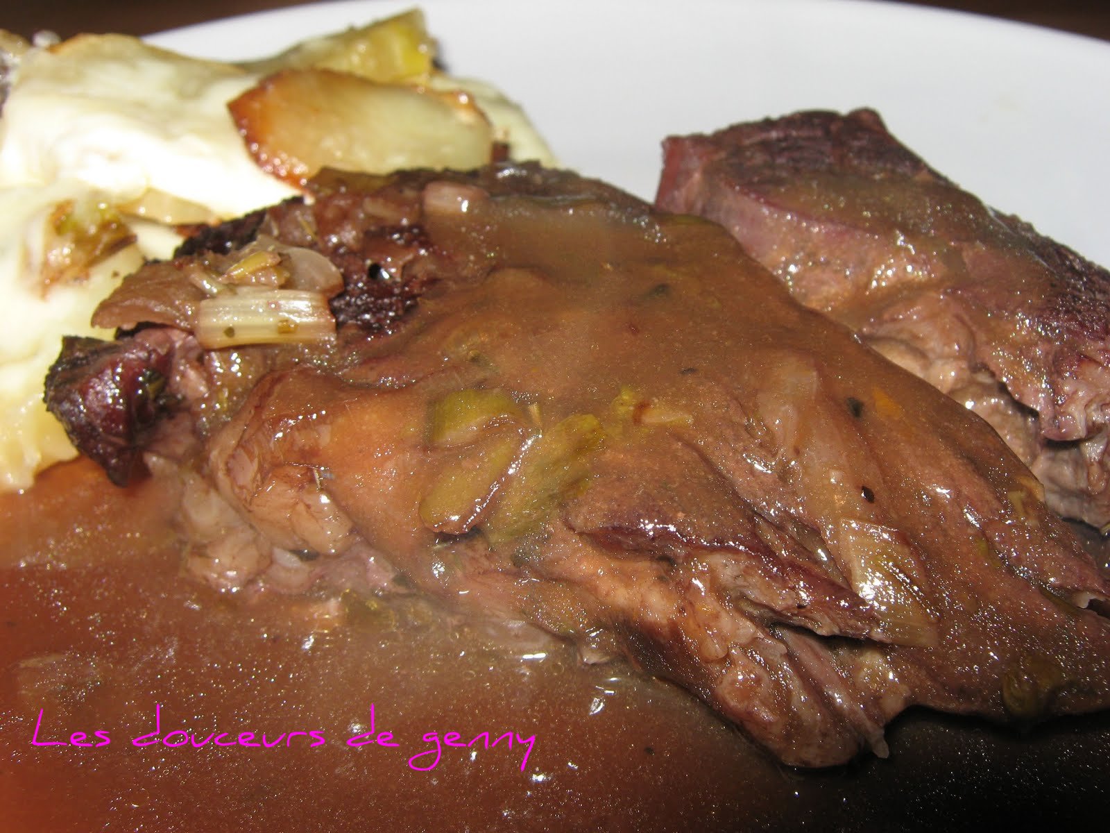 Les douceurs de genny RÔTI DE PALETTE AU VIN ROUGE (Ian Perreault)