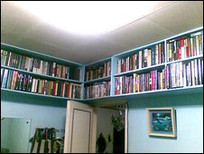 [_46409269_peters_bookcase2.jpg]