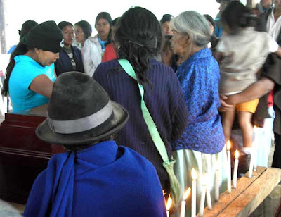Velatorio en el resguardo de Huila, en Tierradentro, Colombia. 9 de marzo de 2008