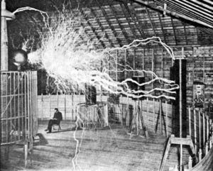 Laboratório de Nikola Tesla aonde se vê arco digno de uma trovoada