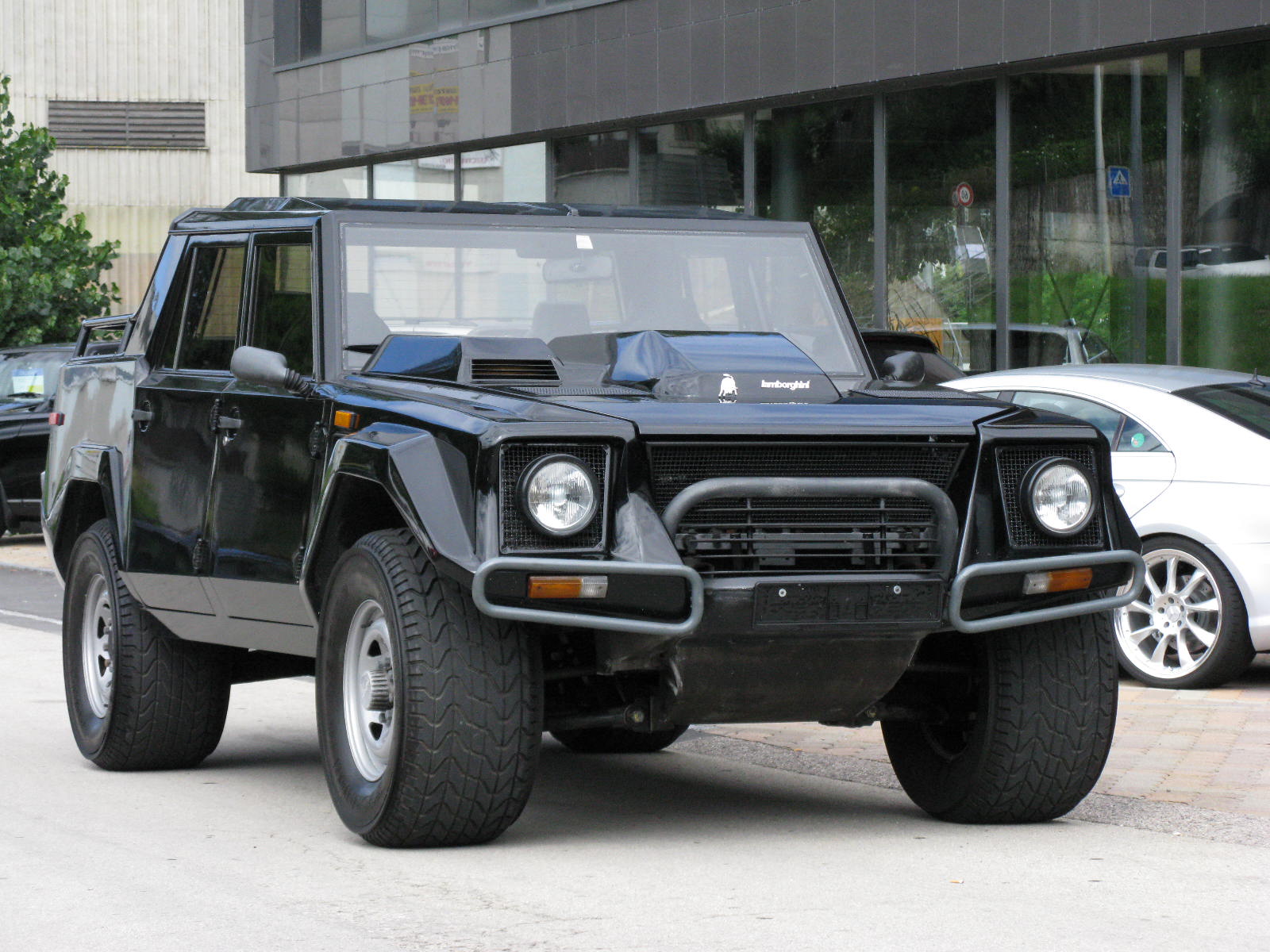(1986 / 1993) Lamborghini LM002 - Dark-Cars Wallpapers