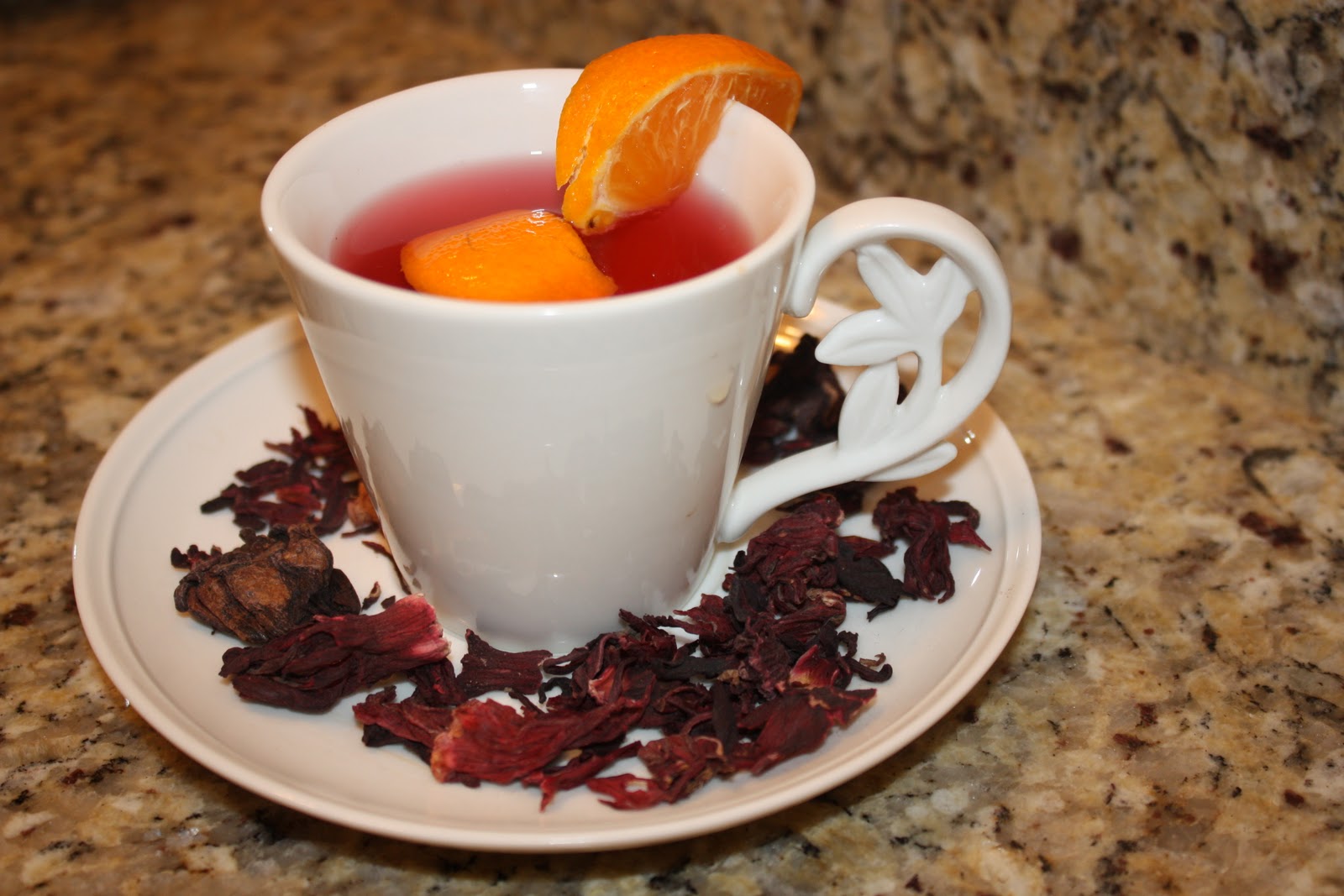Фруктовый каркаде. Чай каркаде с апельсином. Чай гибискус апельсин. Чай с каркаде и цитрусовыми.