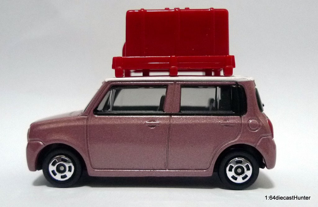 1:64 DIECAST HUNTER: Tomica Regular - Suzuki 