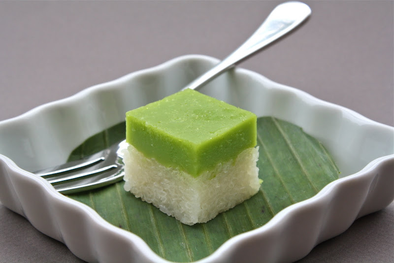 Kuih SerimukaGlutinous Rice With Pandan Custard Layer