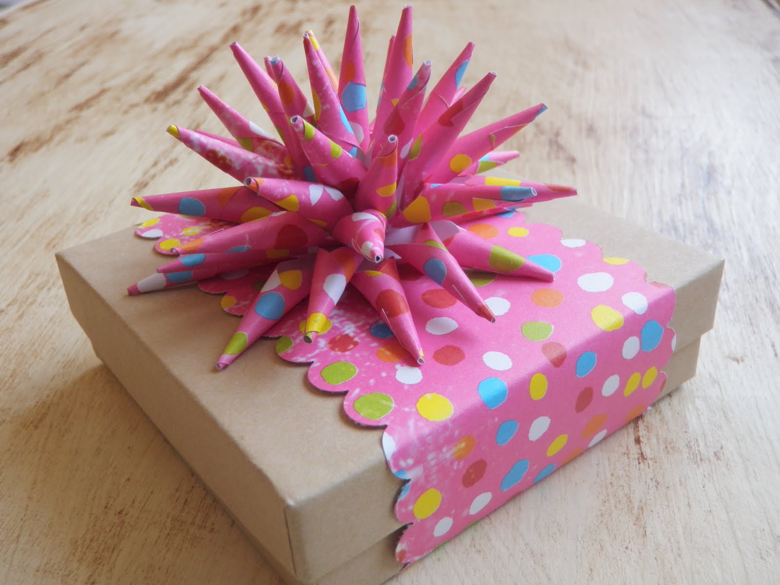 Artmind guest post tutorial how to make a paper spike bow