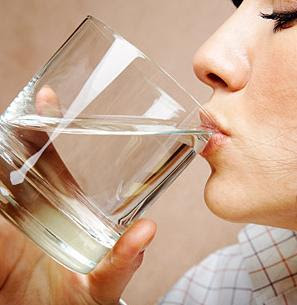 Manfaat Minum Air Putih Cukup