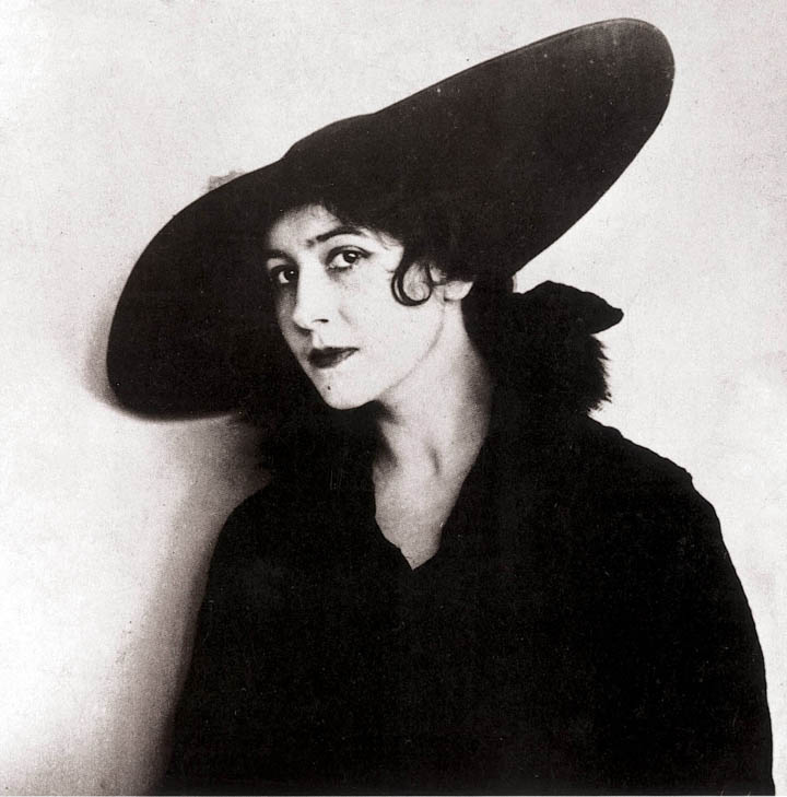 [FrenchInteriors_pg232.jpg]