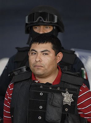 ... Un Levanton A Agentes Federales Por El Hummer: Historias De Los Zetas