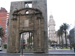 Puerta de la Ciudadela Peatonal Sarandi