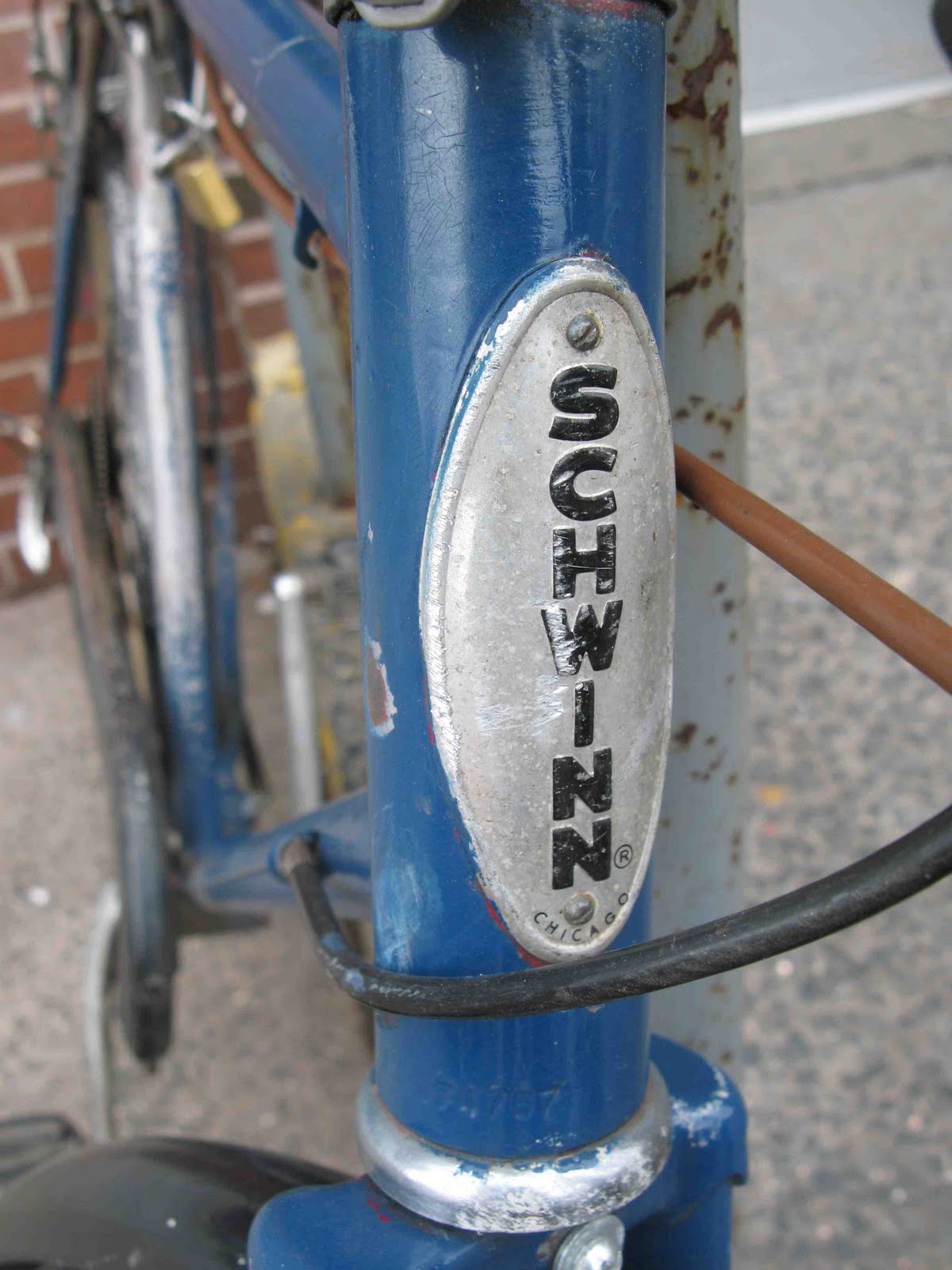 [Blue+Schwinn+badge.jpg]