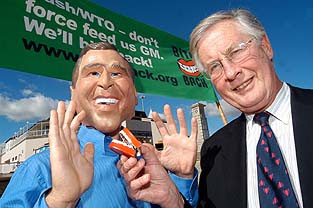 Michael Meacher demonstrates his ability to get photographed with world leaders