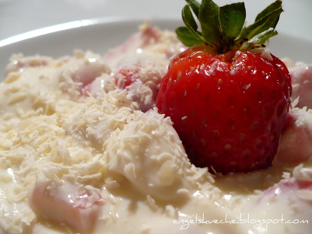 Essen aus Engelchens Küche: Weiße-Schokolade-Erdbeer-Quark