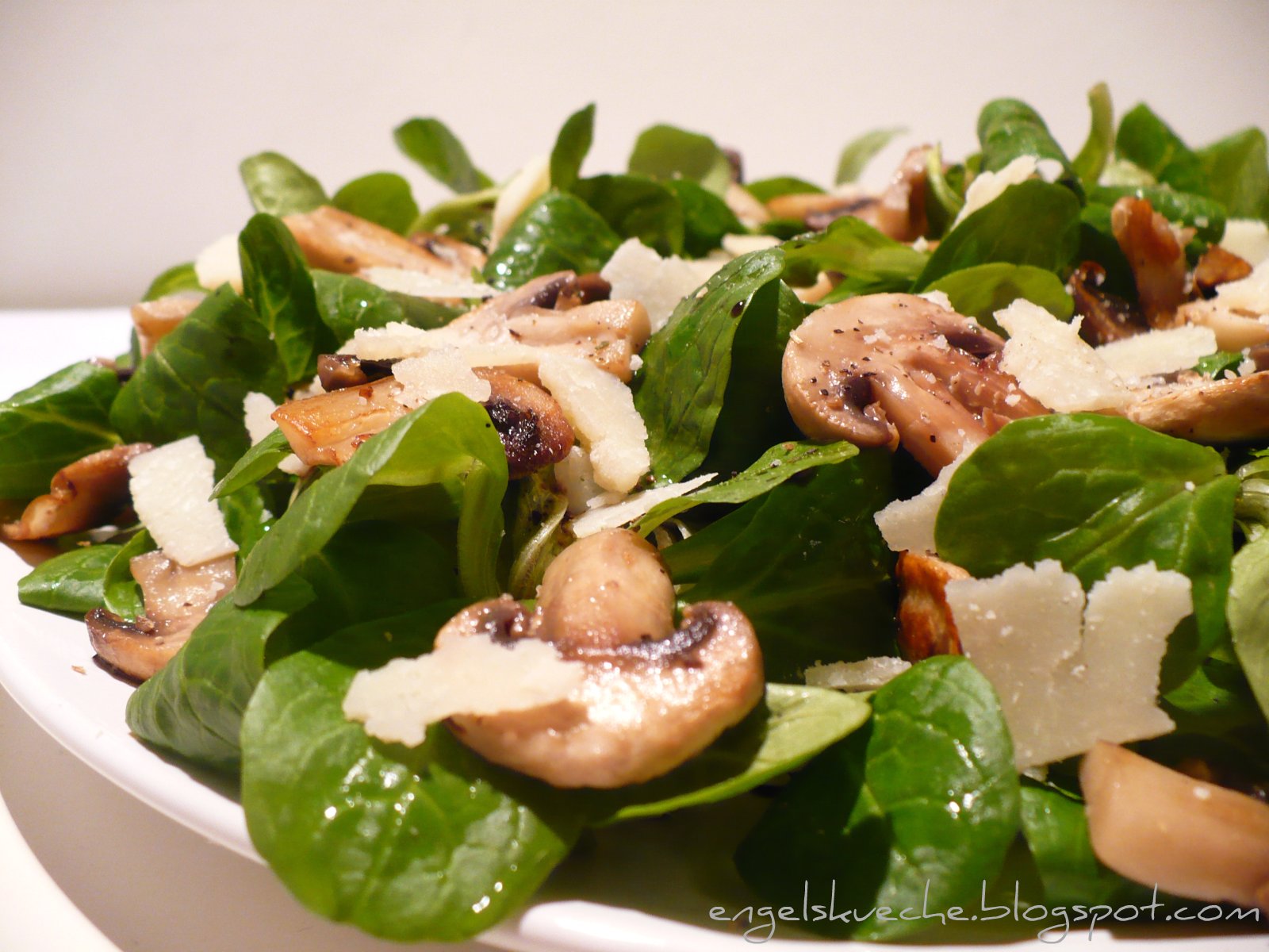 Essen aus Engelchens Küche: Grüner Salat mit gebratenen Champignons und ...