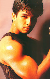Shahid Kapoor: Shahid Kapoor muscular body Photos
