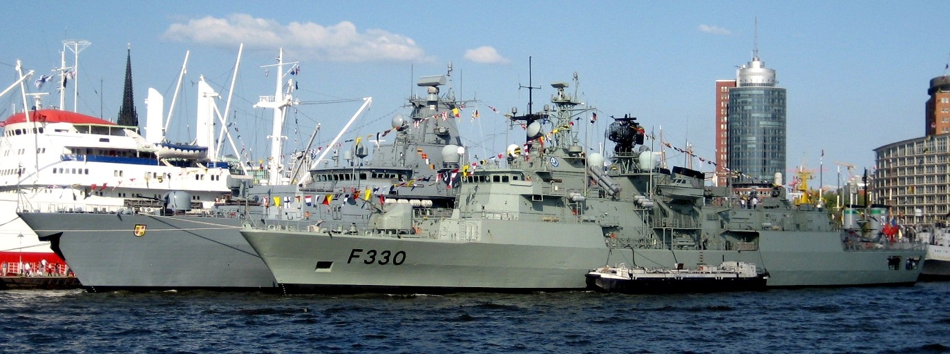 Okręty wojenne - urodziny Hamburga okręty, port i Hamburg