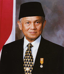Bacharuddin Jusuf Habibie, Fisikawan Indonesia