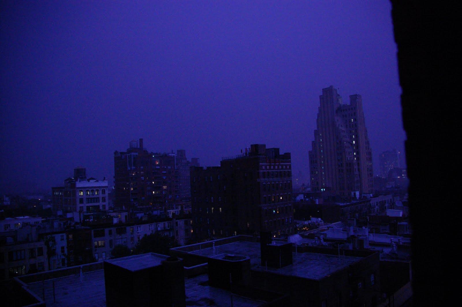[New+York+lit+up+by+lightning.JPG]