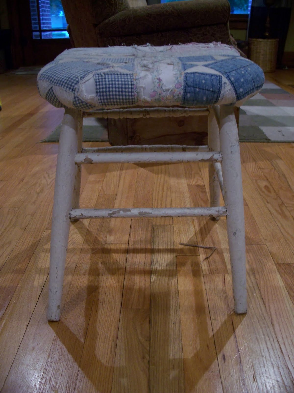 widdlebugs: Little White Stool Re-do