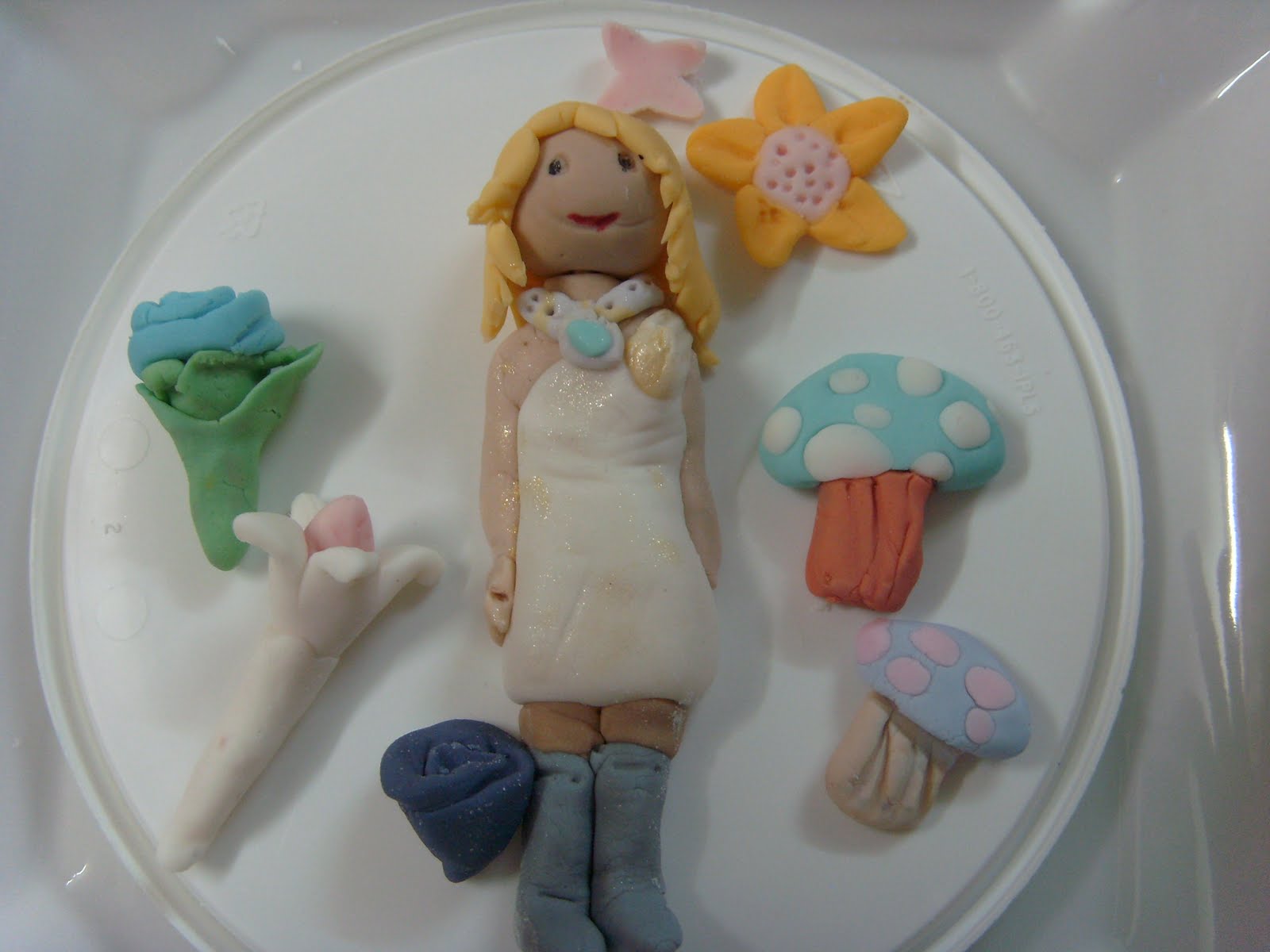Yumiko's Home Baking My first fondant figurines