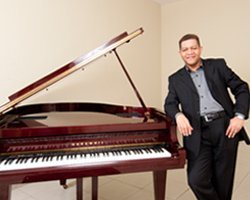 Ayuda Universal: Entrevista: Cosme Silva, uma vida no altar de Deus