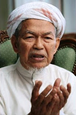 TOK GURU NIK AZIZ NIK MAT (Menteri Besar Kelantan & Mursyidul Am Pas)