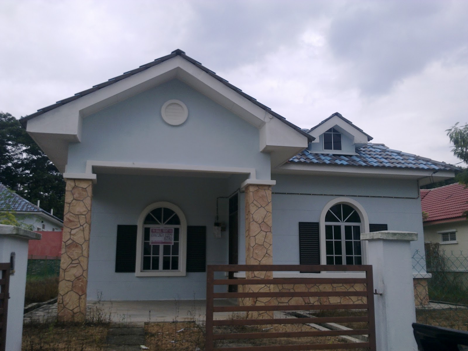 Menawarkan khidmat jual, beli & sewa hartanah Banglo Di Taman tuanku