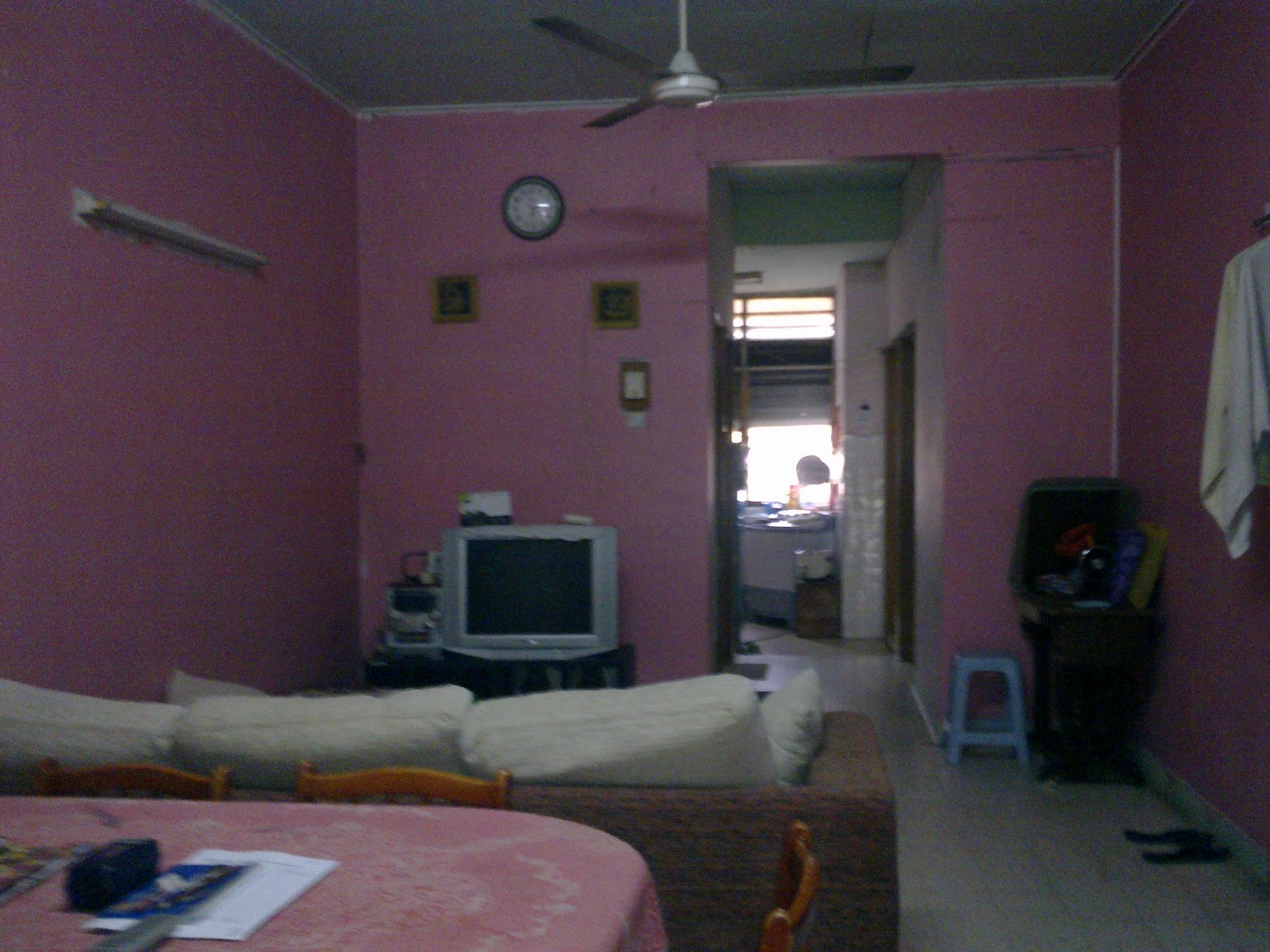 Menawarkan khidmat jual, beli & sewa hartanah Rumah Teres Di Taman