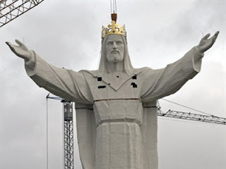 В Польше возведена гигантская статуя... Антихриста 
