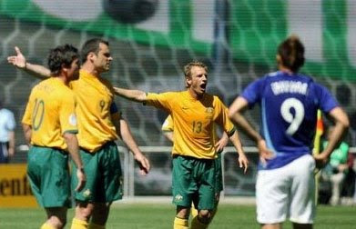 funny australian soccer player longest arm