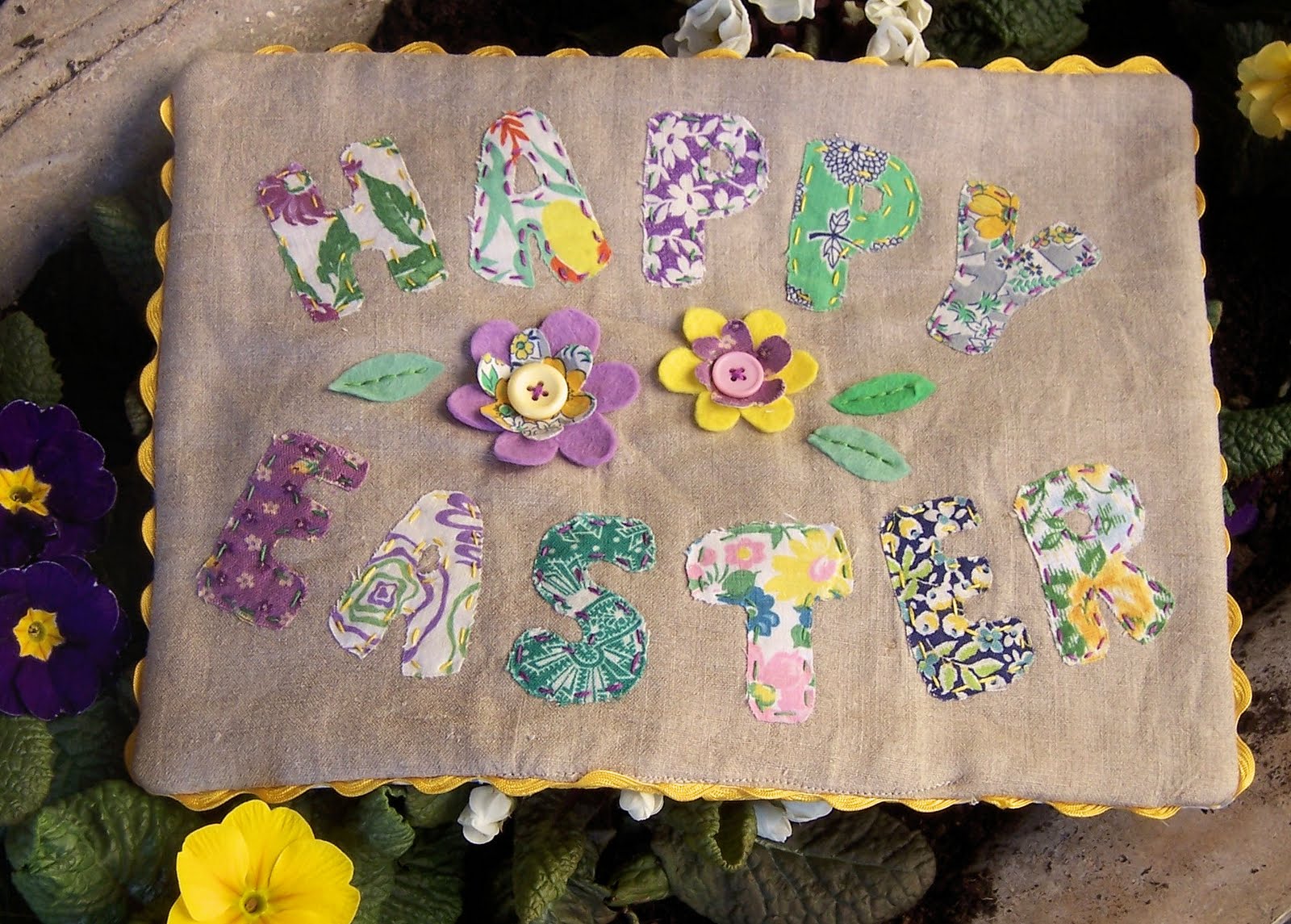 [easter+tute+main+photo.jpg]