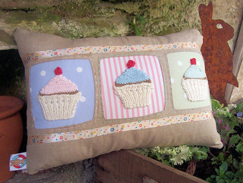 [cupcakes+and+dollymixtures+cushion2+500w.jpg]