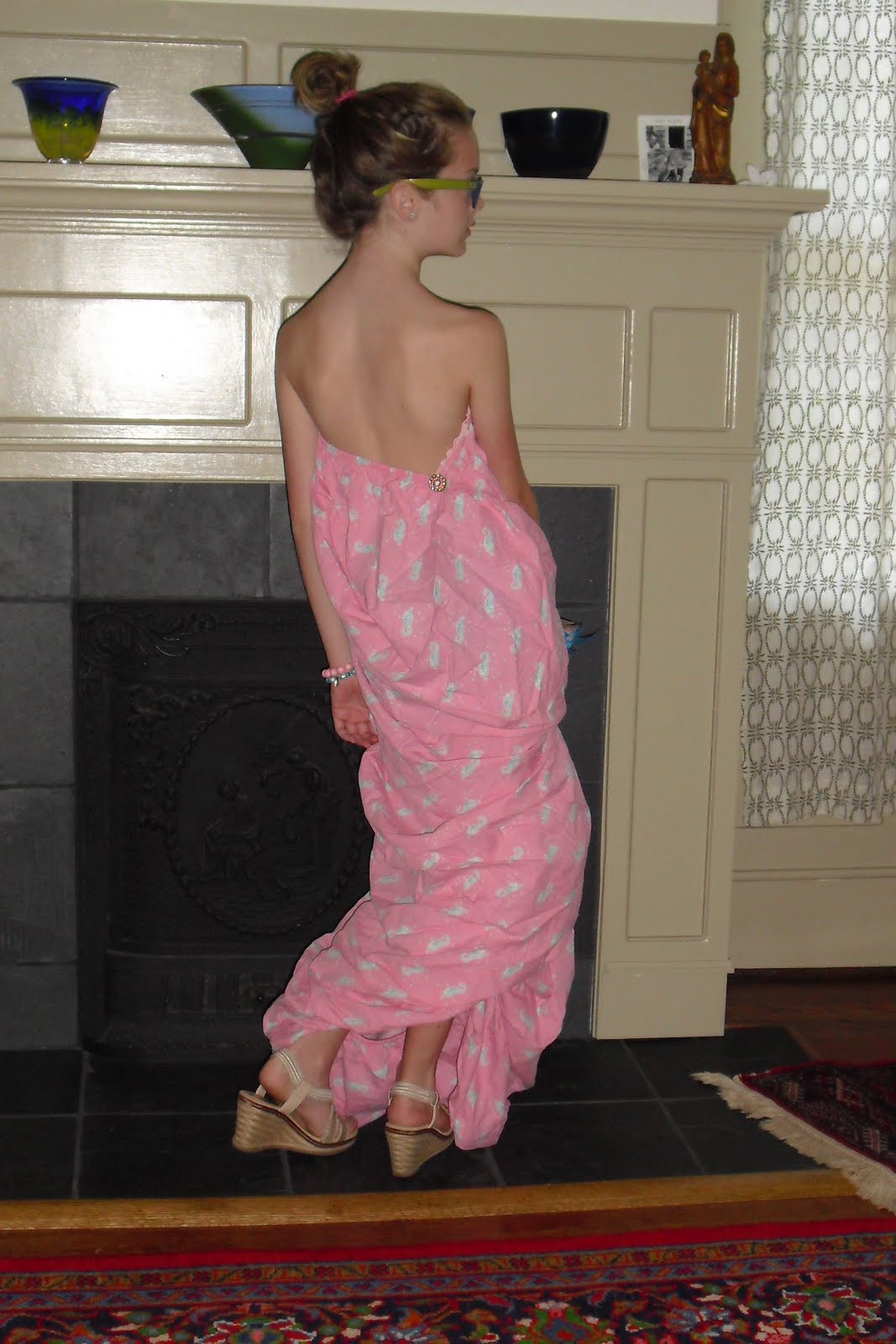 Quinn's Que Making Dresses Out of Sheets.