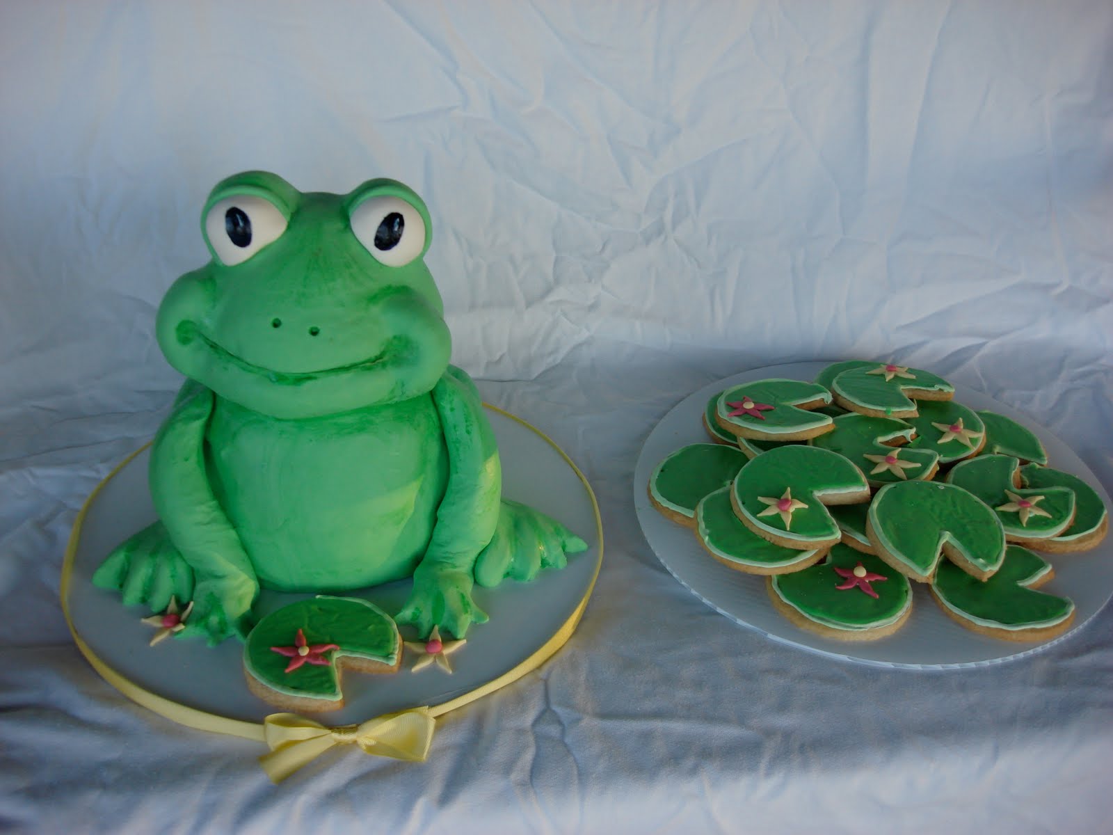 The lovely layers frog class cake