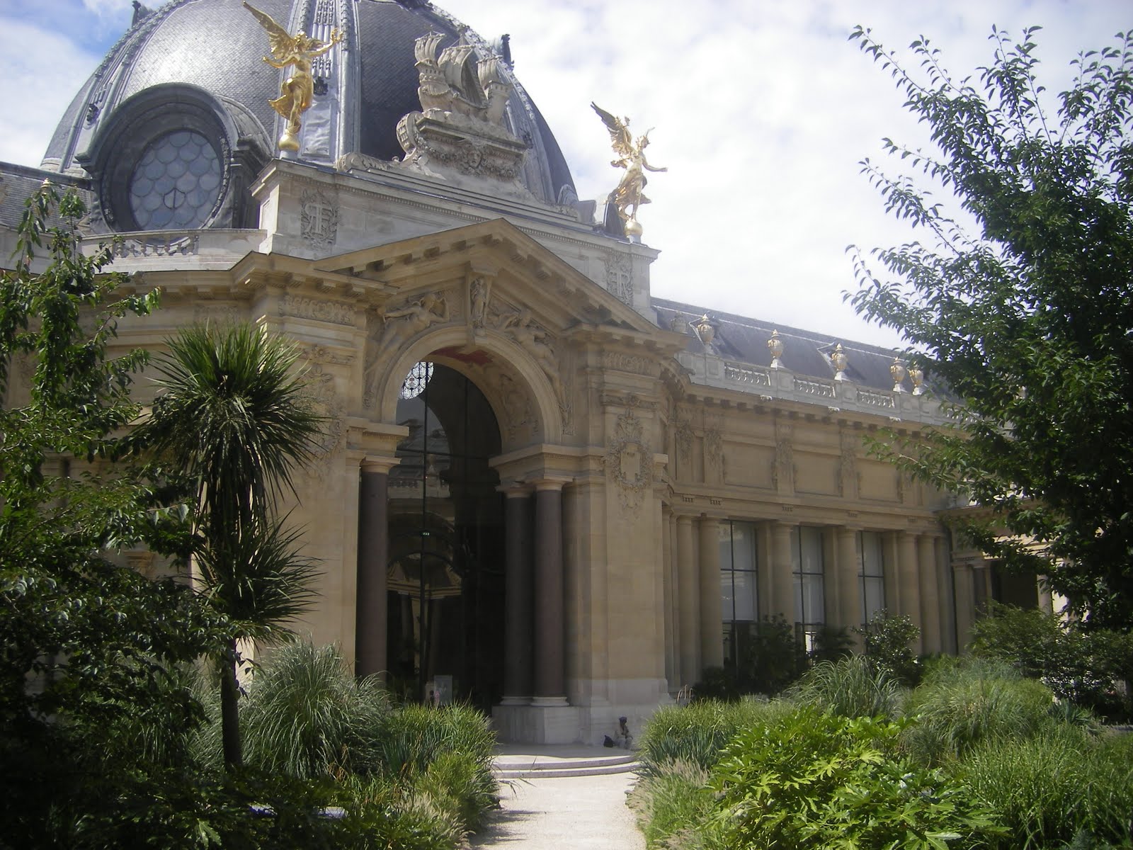 mode essentielle: le café du petit Palais in Paris